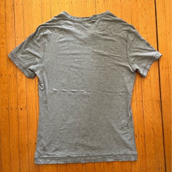 Lululemon 5 Year Basic - V Neck - Medium - Picture 2 of 2